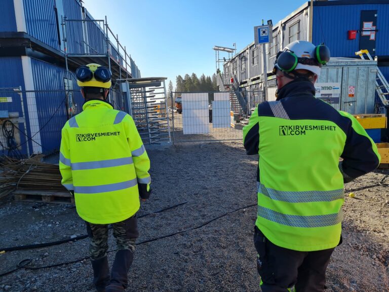 Renkomäen Auran julkisivutyöt Lahdessa — 8 000 m² monitoimitalo (peruskoulu + kirjasto), kuva 2/8