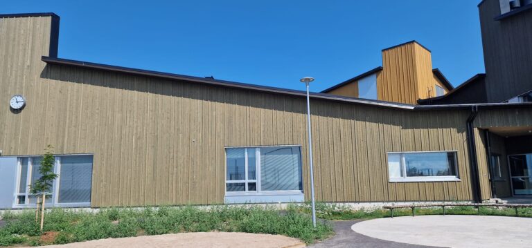 Renkomäen Auran julkisivutyöt Lahdessa — 8 000 m² monitoimitalo (peruskoulu + kirjasto), kuva 7/8