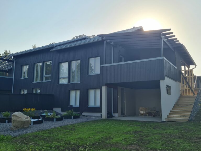 Omakotitalojen pystytys Järvenpäässä — viiden talon urakka, pystytys- ja ulkotyöt, kuva 5/8